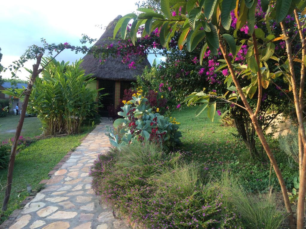Nyore Hillside Retreat Mbarara Bagian luar foto