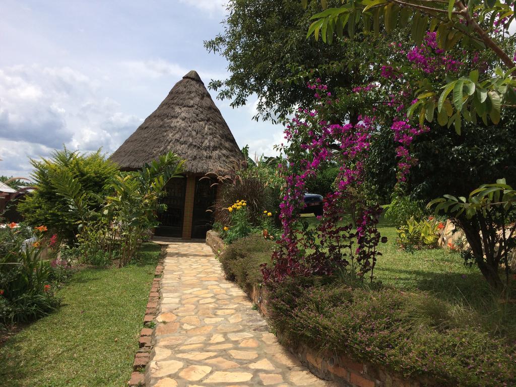 Nyore Hillside Retreat Mbarara Bagian luar foto